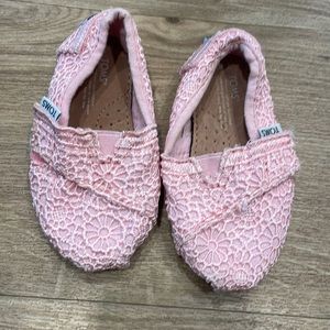 Crochet Toms Pink Size 5